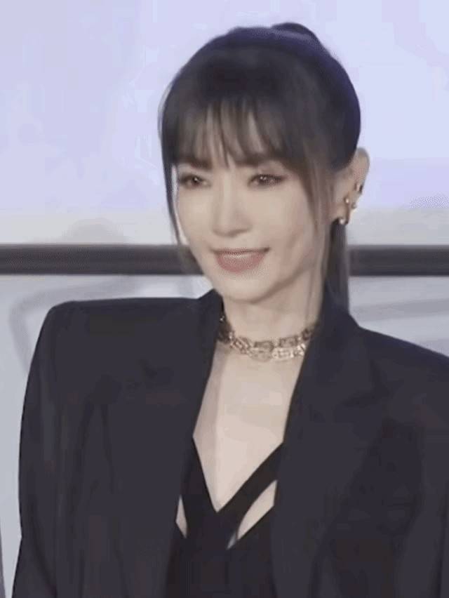 会唱歌的大姐姐