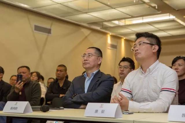 51吃瓜网今夜不打烊