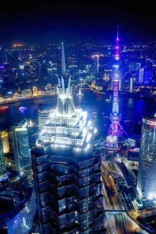 里番每日 这类作品通常包含成人内容