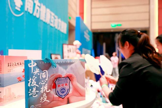 无限青山 无限青山秋影涵空动碧云