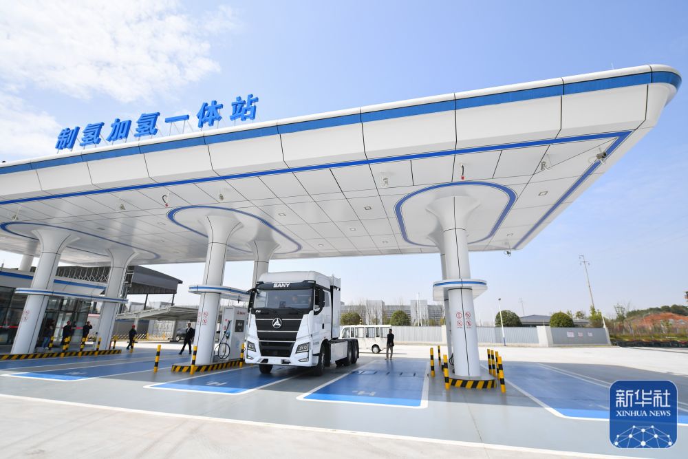 深夜手术室 墙壁的绿显得柔和了一些