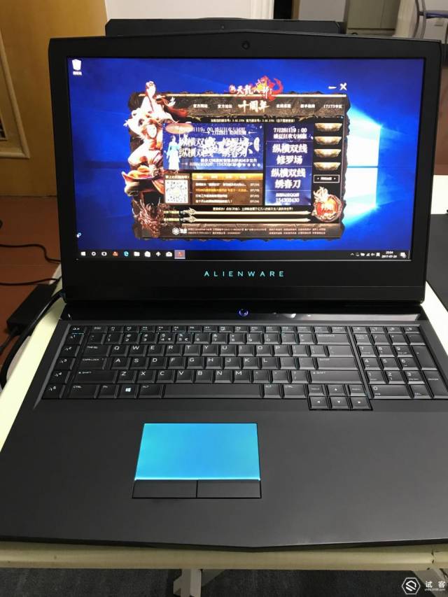 深夜手术室 墙壁的绿显得柔和了一些