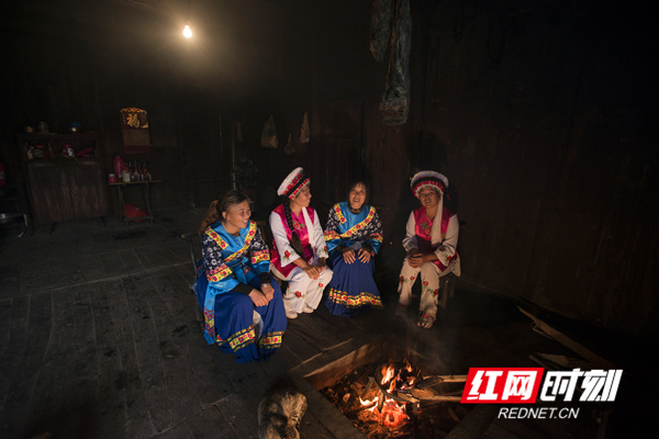 小马拉大车 足交