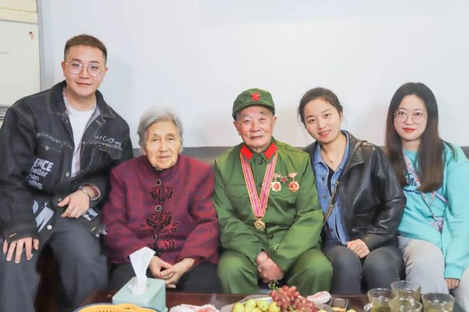 小马拉大车男童小男孩