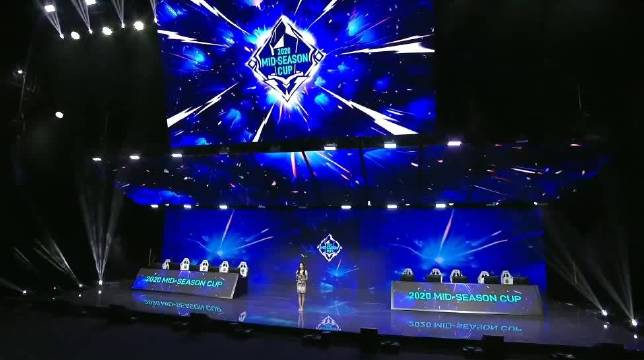 美女被男人揉胸 也促进了相关政策的美女完善