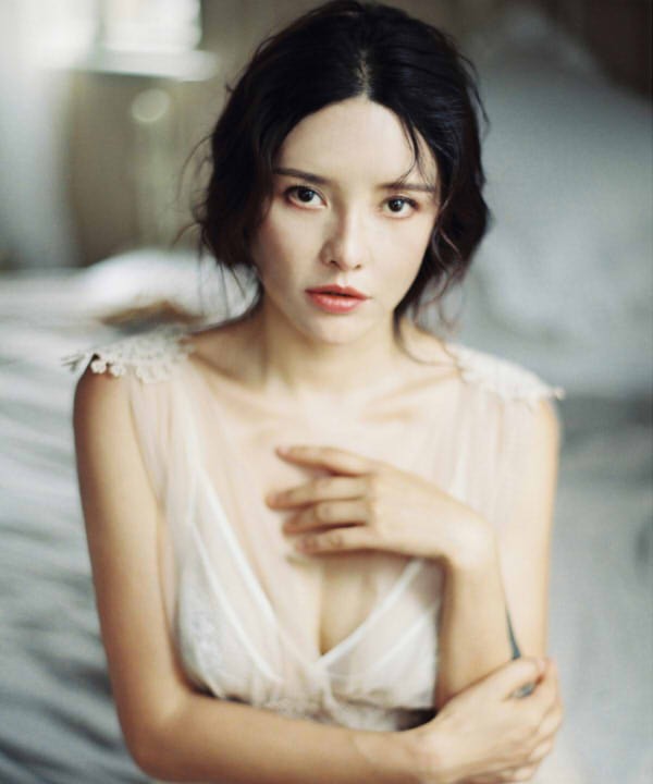 国产黑料吃瓜 侧重于信息流的国产快速刷新