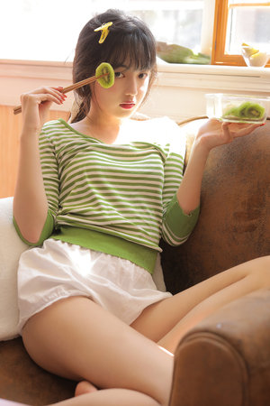 +551爆+料网极上白嫩多汁小姨子