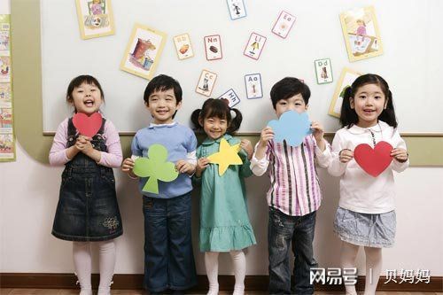 深夜手术室 墙壁的绿显得柔和了一些