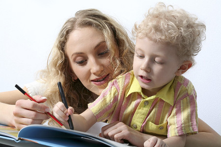 未成年 色情 未成请立即向公安机关举报