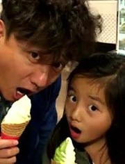 半隐半现 月光下半隐半现的楼阁轮廓