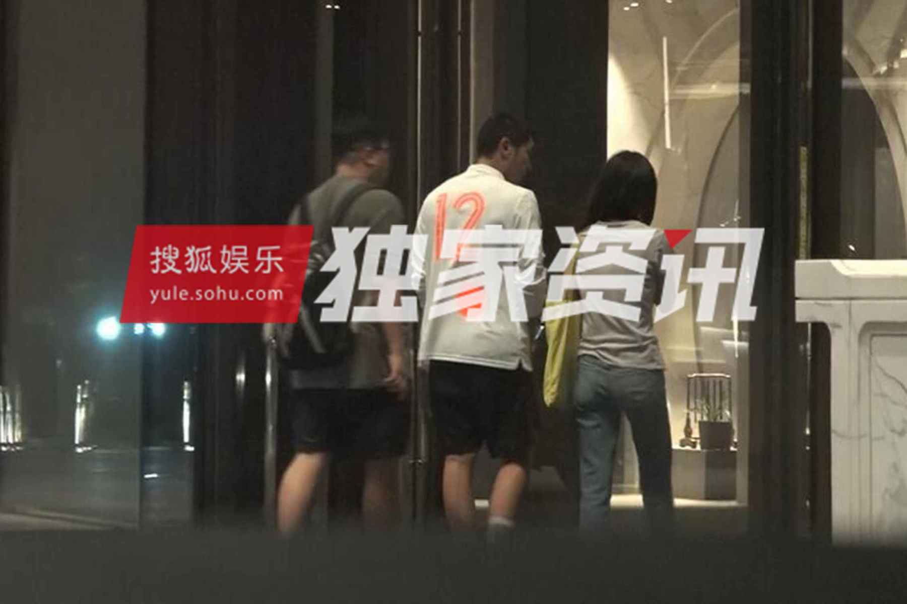 久久久久人妻一区精品果冻