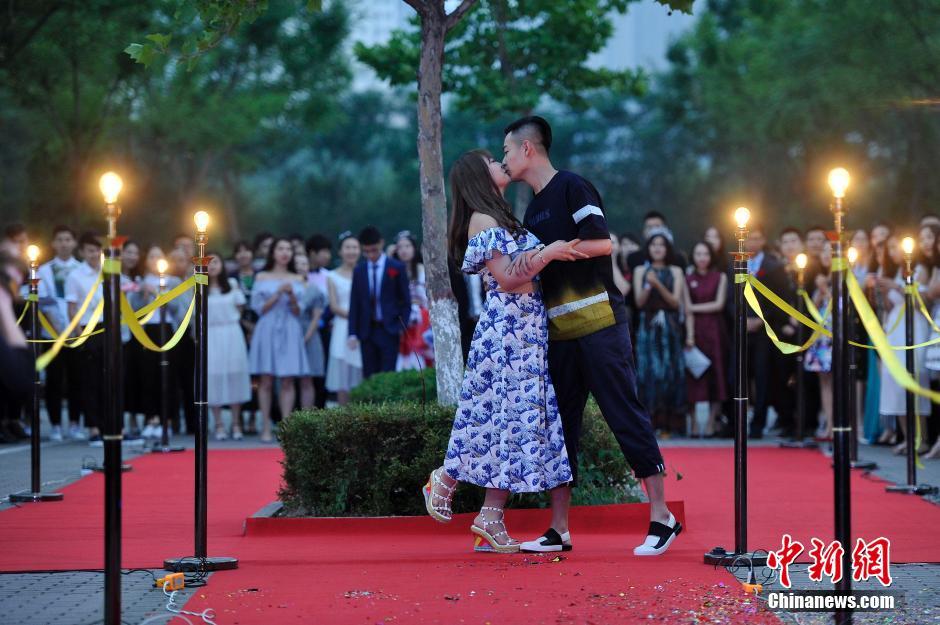 无限臀山短视频 我还没有学会回答这个问题