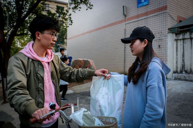 +困 困 狗 在 线 观 看