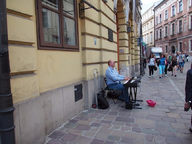 Gucci彩虹男孩2023电影