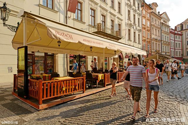 啄木鸟足球运动员