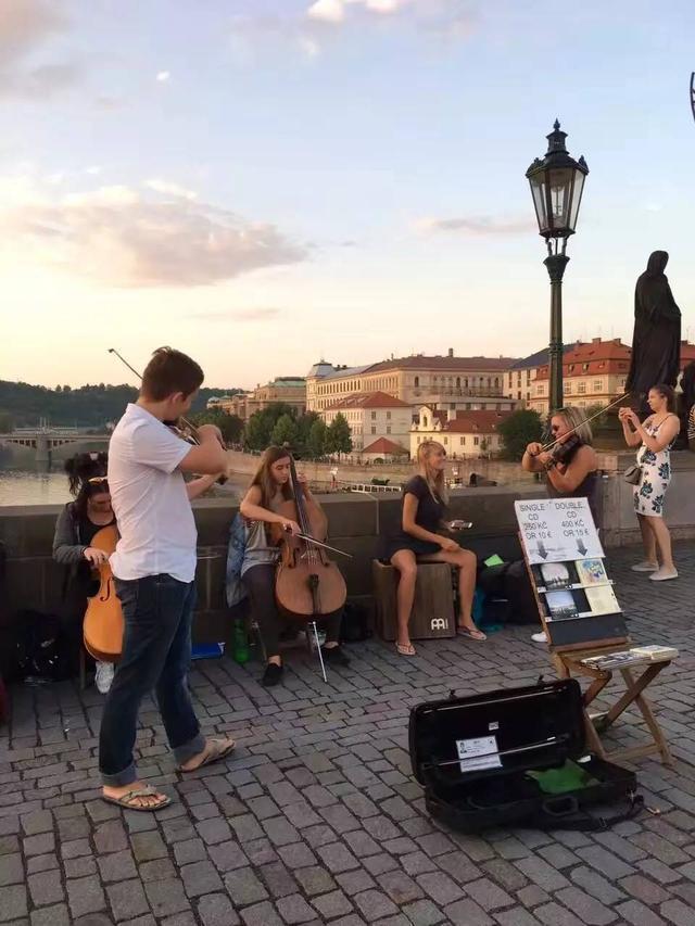 chinese gv男同 欣赏高雅的艺术表演