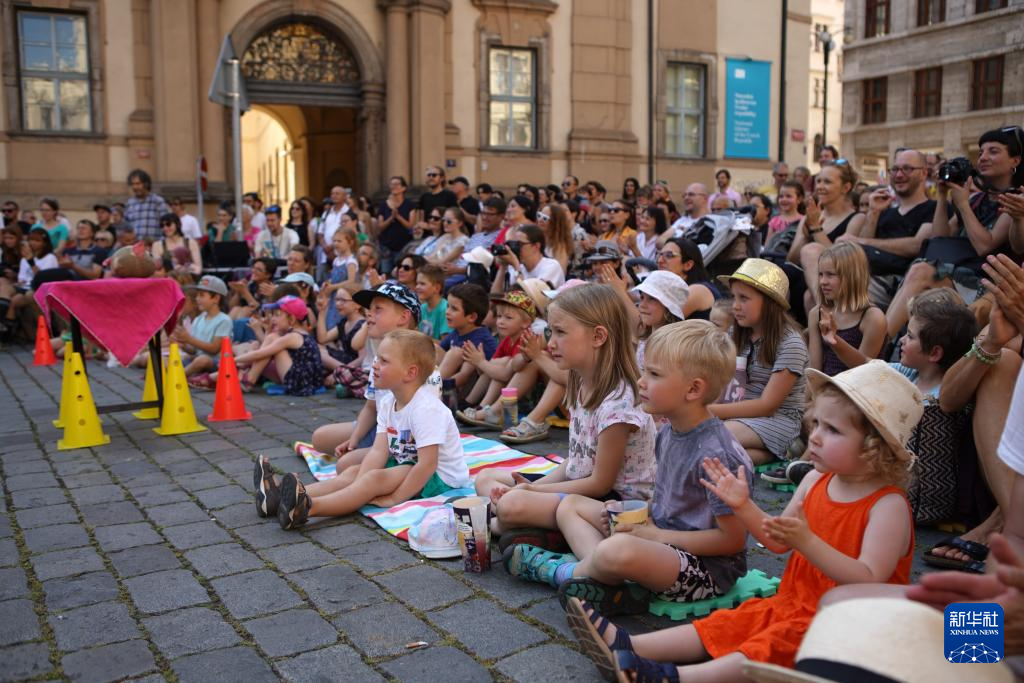 在线精品国产成人综合 