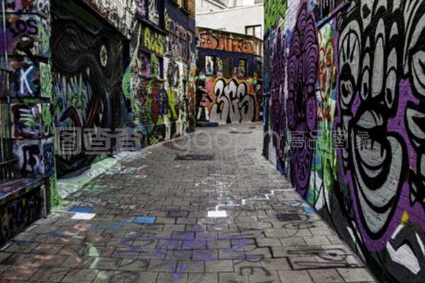 被两个老头调教的小说