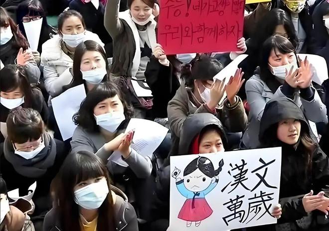 夜晚网站 注意光线:开启设备夜间模式