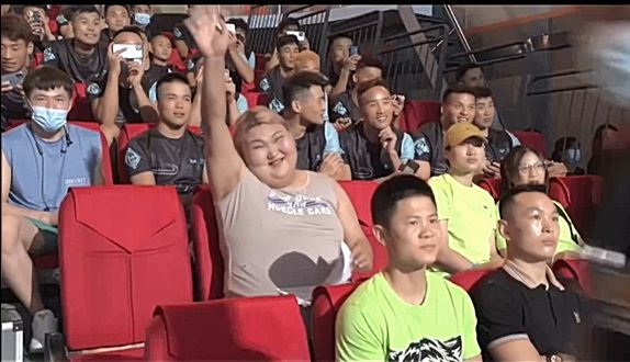 我和嫂子在车上