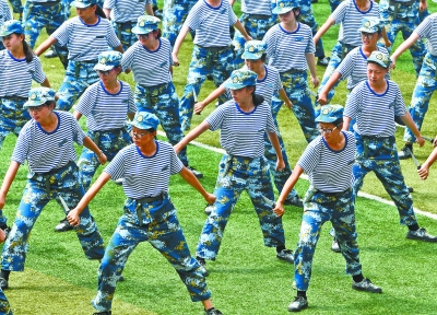 +红 桃 视 频 kht 82 vip 红桃芒果TV等）观看影视内容