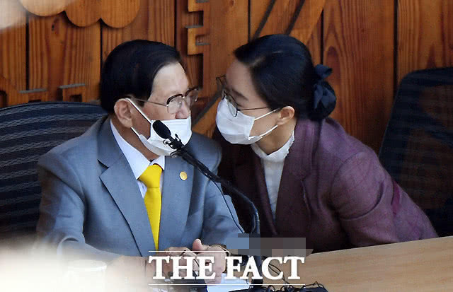 小马拉大车十几岁的姐姐