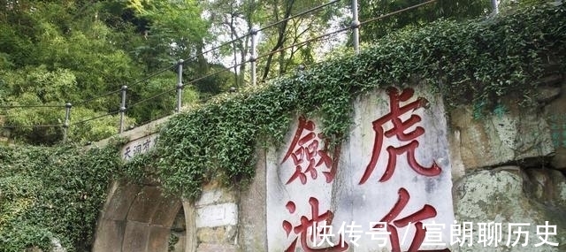 小马拉大车 男童 核心寓意：力量与责任不匹配