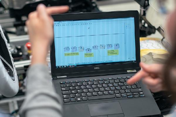 小马拉大车小说 看着眼前不可思议的一切