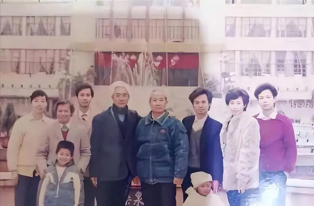 美杜莎同人 营造出独特的莎同审美体系