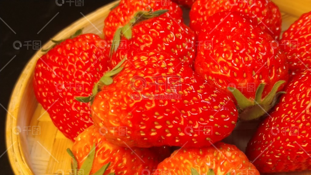 在线精品自偷自拍 每一次快门的品自拍按下